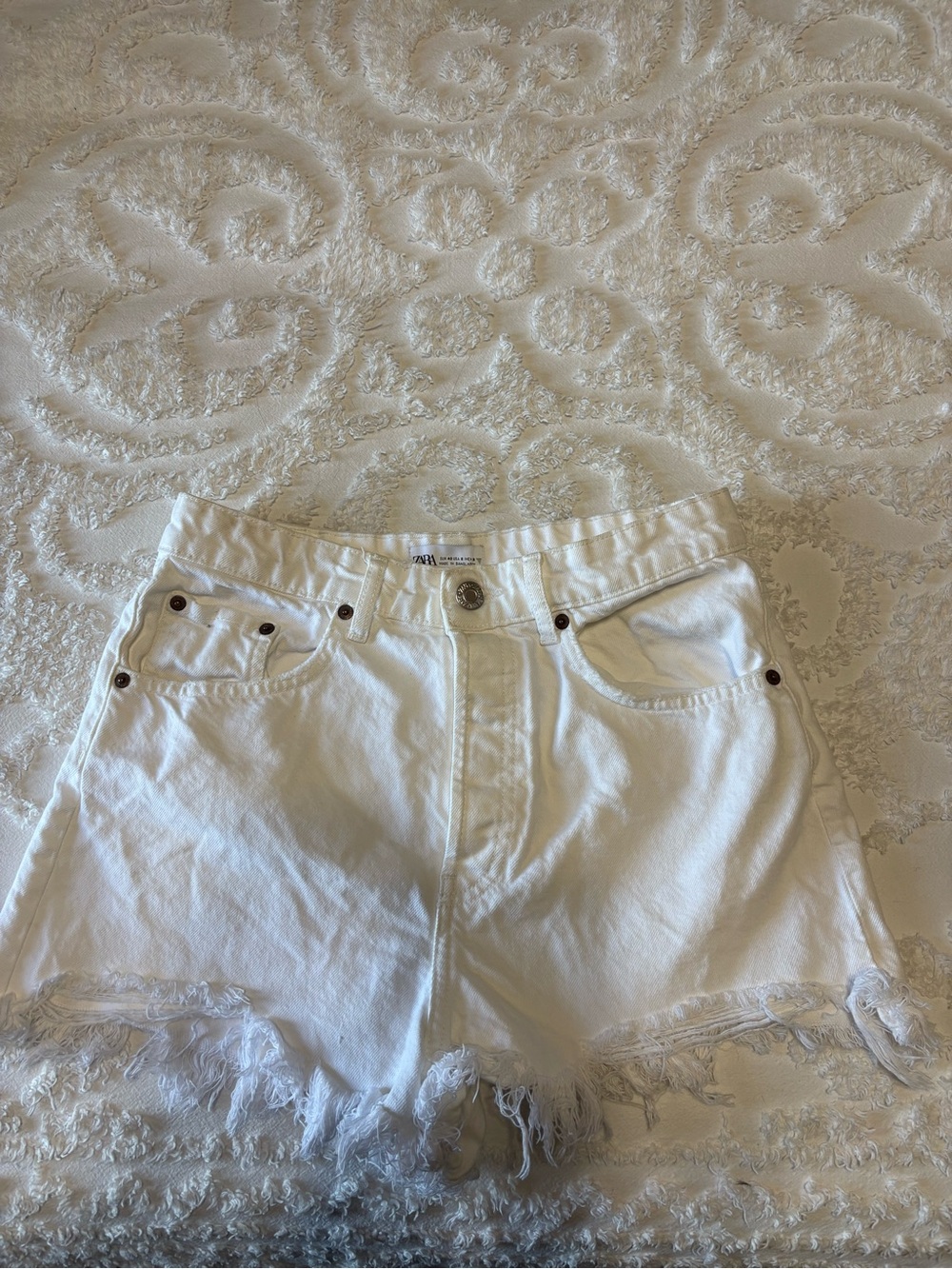 Zara White Frayed Hem Women's Denim Shorts